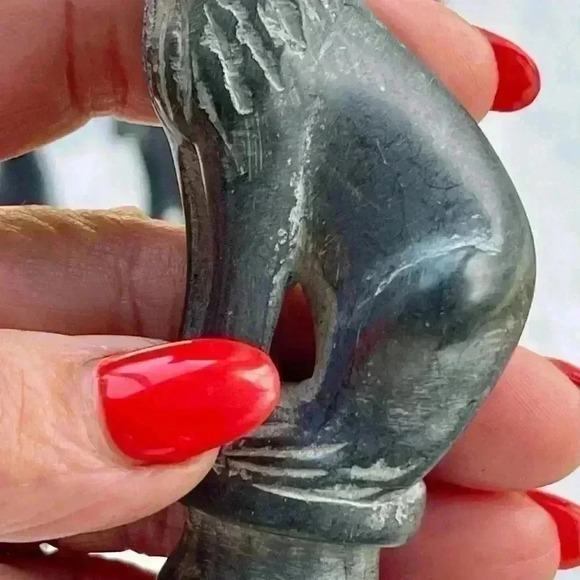 Chess pieces handcarved soapstone made in Africa missing 1 black pawn, 4 damaged - Picture 5 of 11